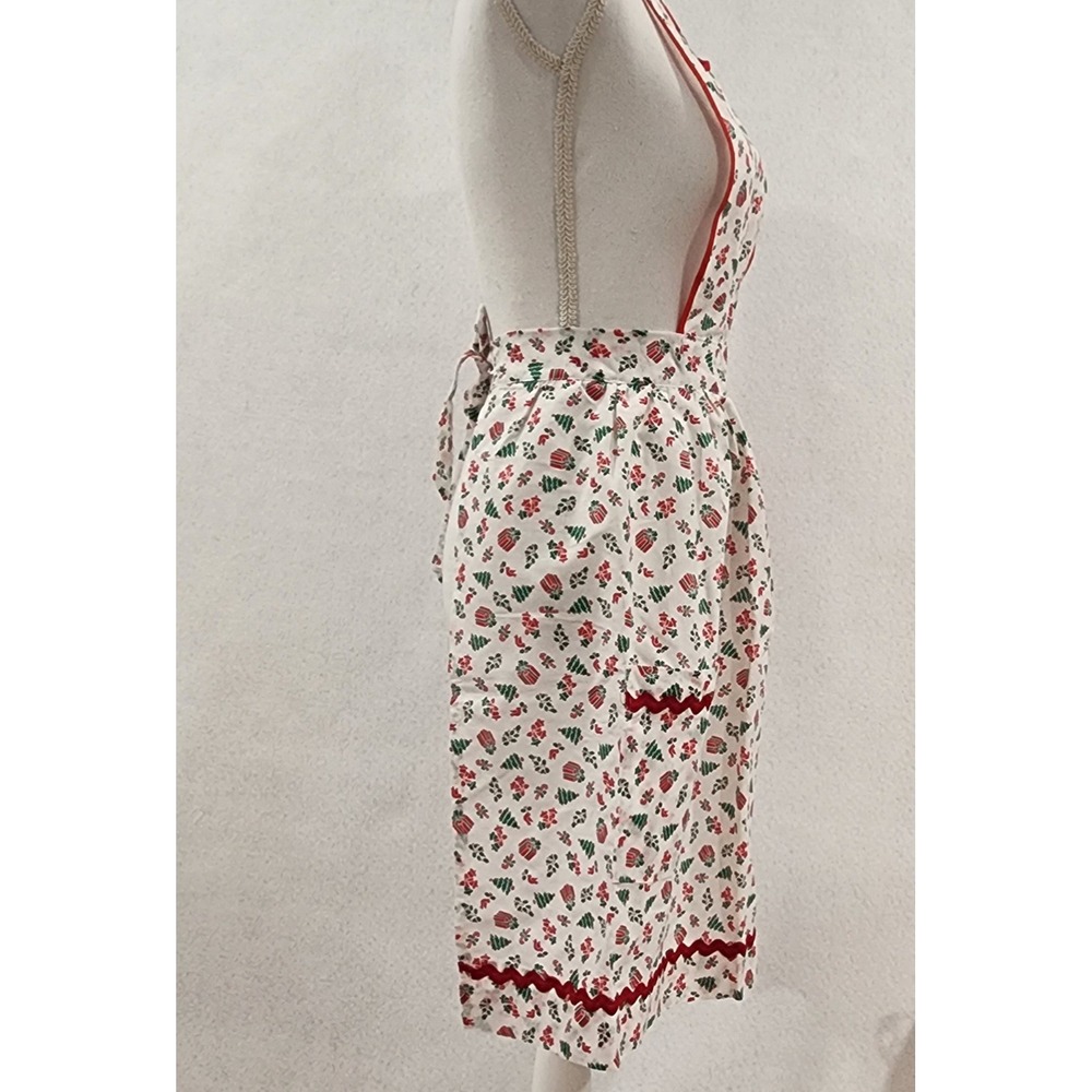 Vintage Christmas Apron Red White Green Holiday Print with Attached Hand Towel - Picture 4 of 10